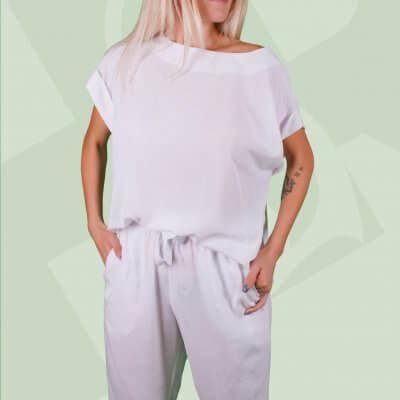 Пижамный комплект. Женская пижама футболка+ пижамные штаны. Белые